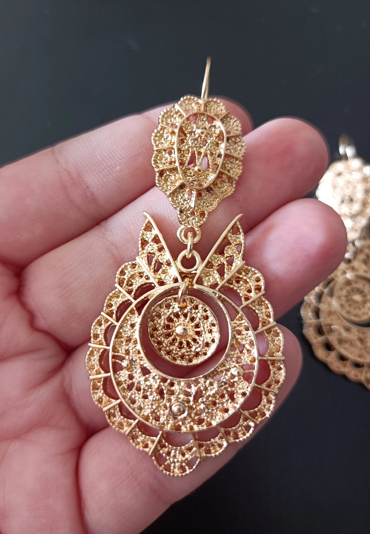 Portuguese Jewelry Lowcost Handmade Golden Metal Queen Maxi Hook Earring Filigree Style Cute Maxi ZAMAK