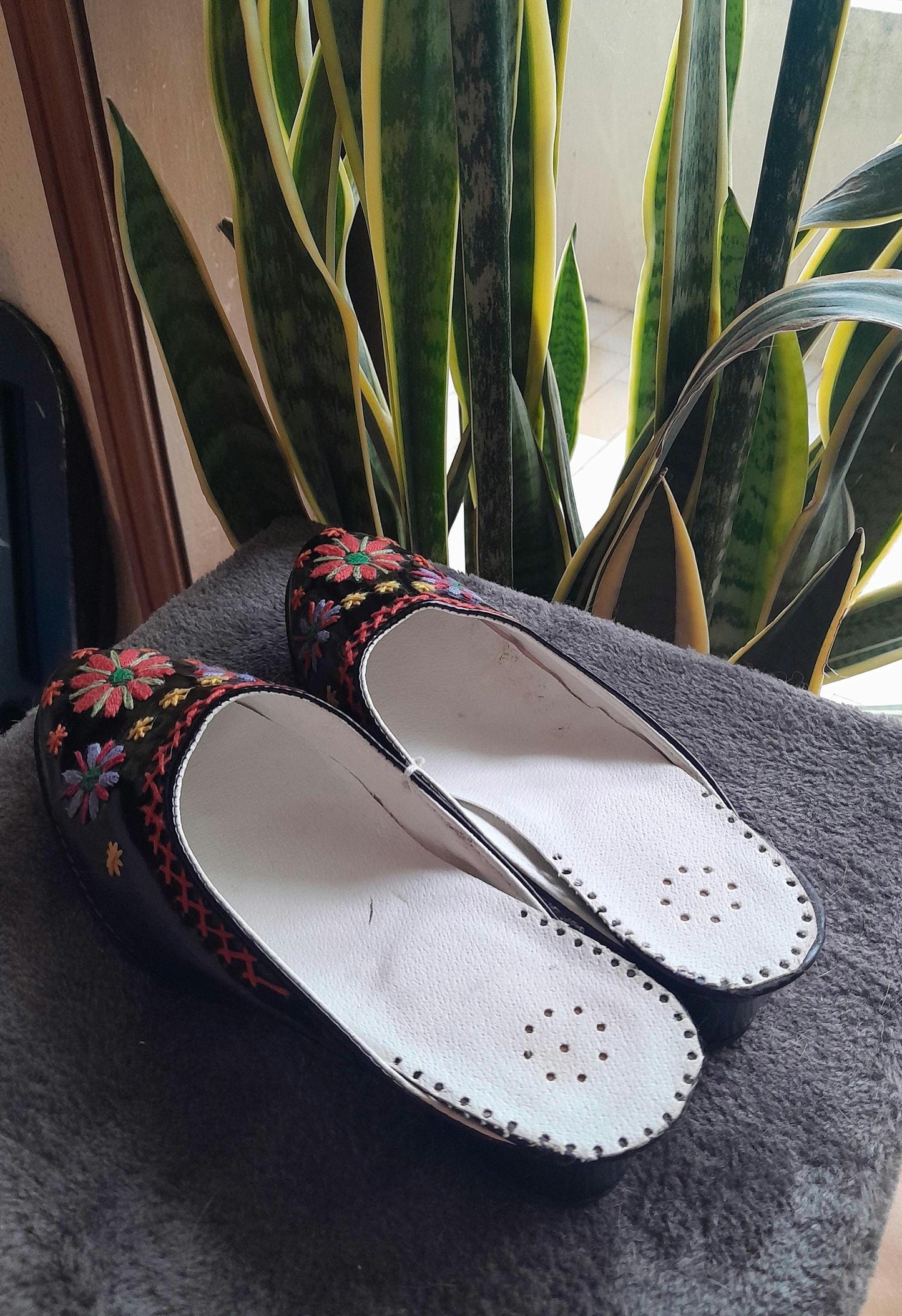 Portuguese Folclore Clogs patent Leather & Hand Embroidery Regional Handmade & FREE Tote Bag