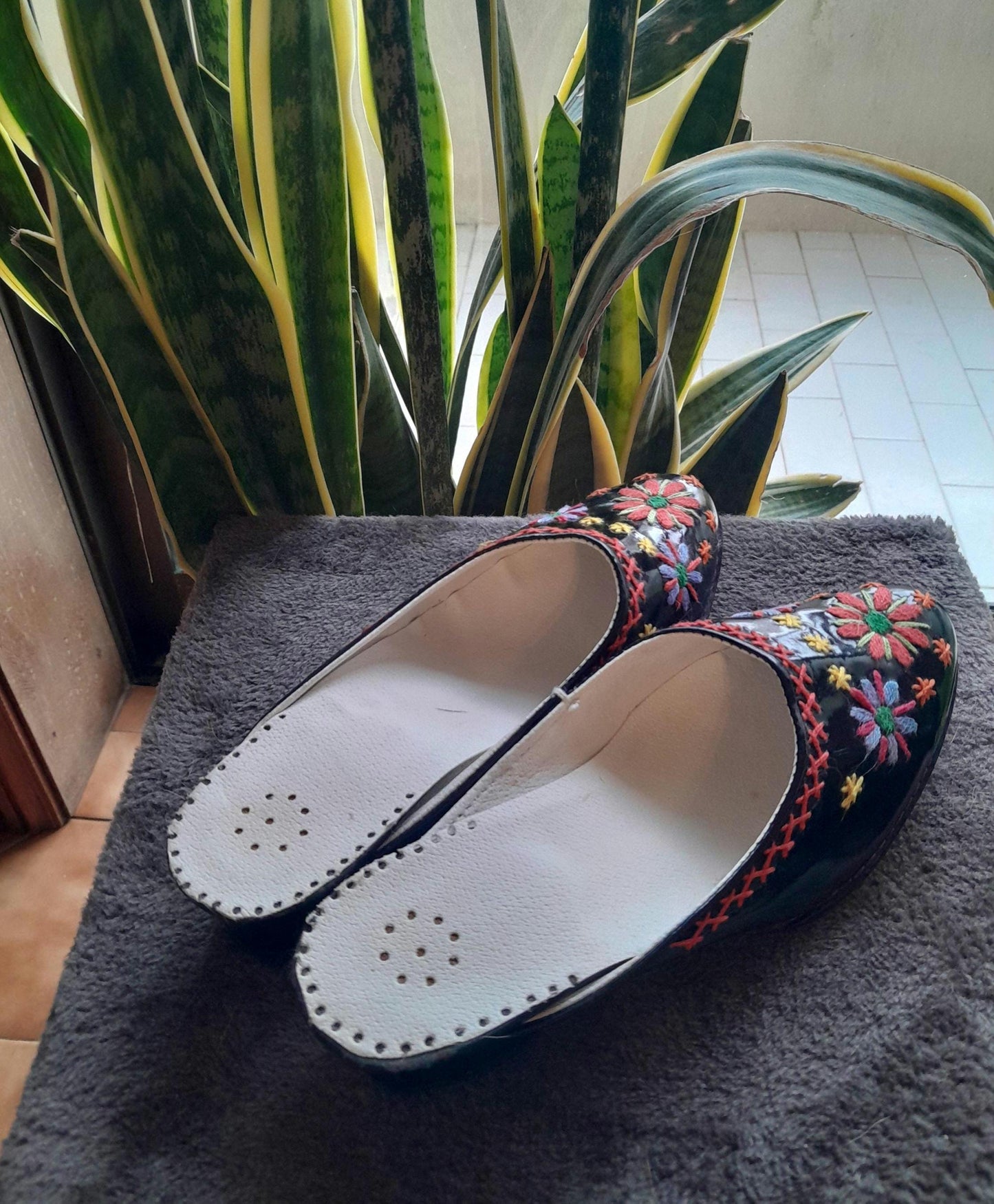 Portuguese Folclore Clogs patent Leather & Hand Embroidery Regional Handmade & FREE Tote Bag