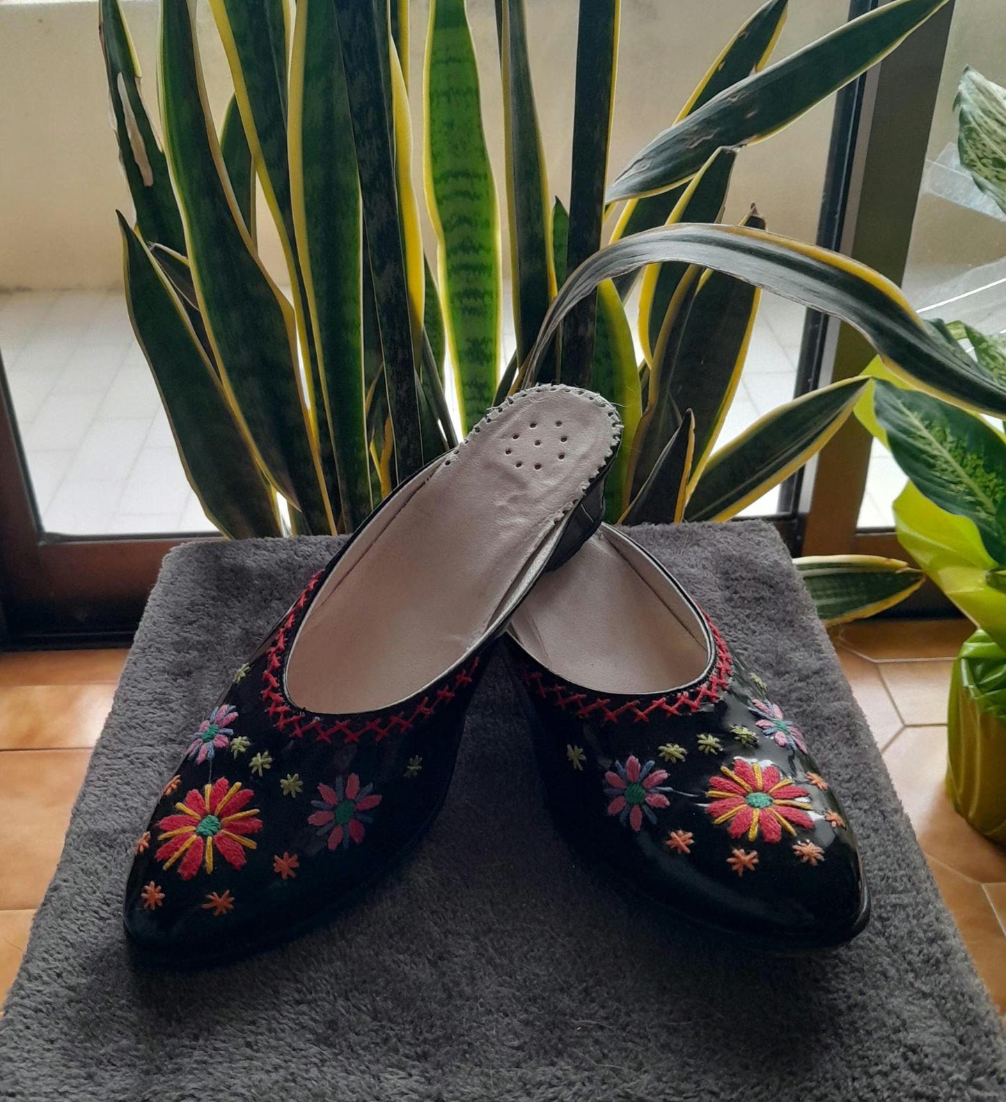 Portuguese Folclore Clogs patent Leather & Hand Embroidery Regional Handmade & FREE Tote Bag