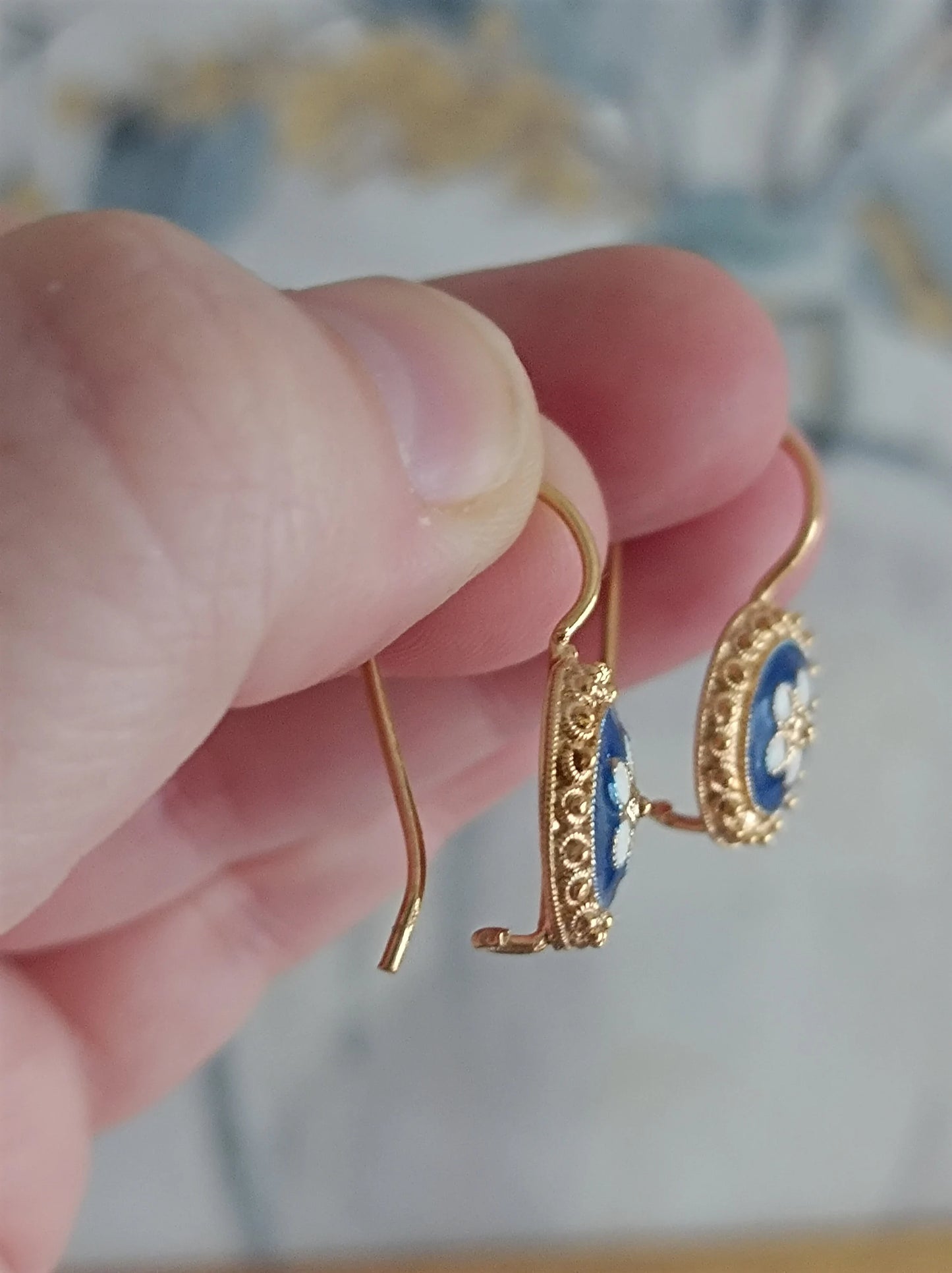 Beautiful 925 Sterling Silver Gold-Vermeil Filigree Caramujo Hook Earrings with Handpainted Enamel Floral Pattern