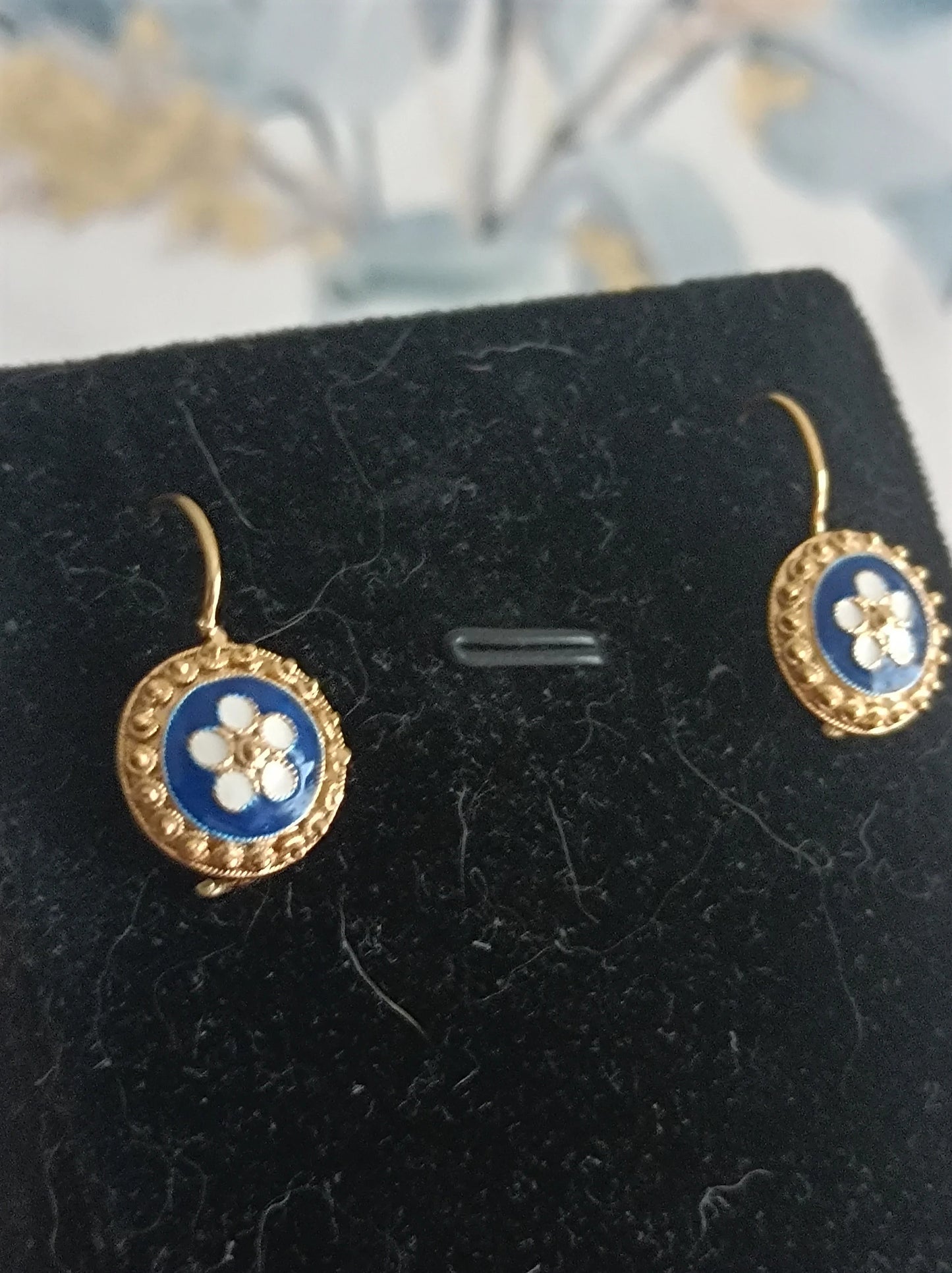 Beautiful 925 Sterling Silver Gold-Vermeil Filigree Caramujo Hook Earrings with Handpainted Enamel Floral Pattern