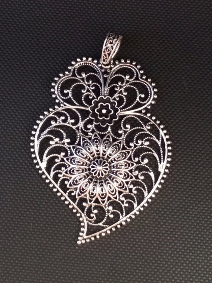 Pendentif traditionnel portugais en filigrane Cœur de Viana en métal argenté doré fait main en ZAMAK