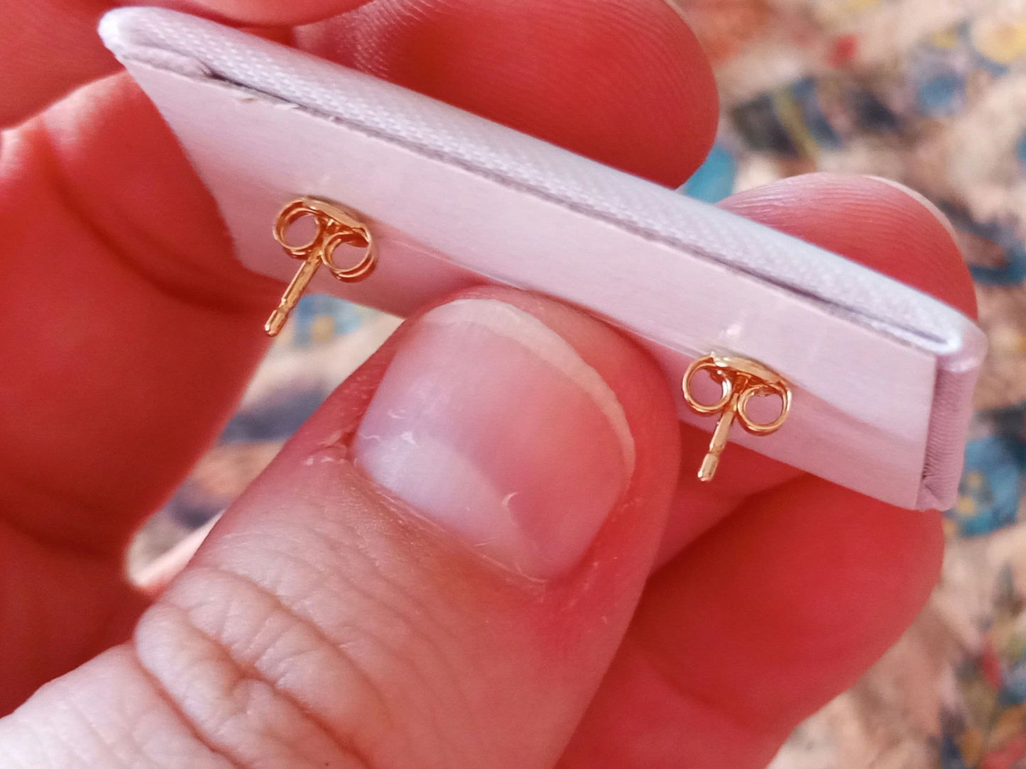 Brincos de ouro verdadeiro 18K, cruz, unisexe, pequenos, amarelo, ouro 750, crucifixo, joias religiosas, presente de ouro, joias cristãs, homens, tachas