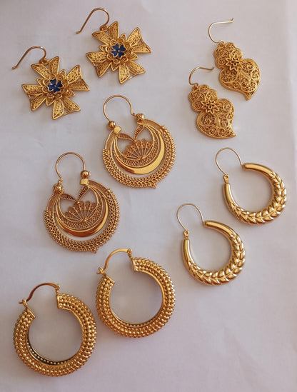 Brinco de gancho em aço inoxidável com cruz de Malta religiosa banhada a ouro, estilo filigrana, 24k
