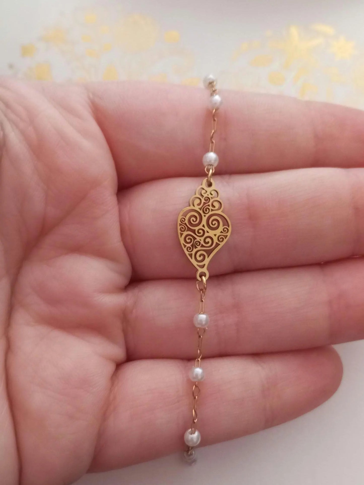 Goldplated Stainless Steel Bracelet with Filigree Style Heart of Viana and Faux White Pearls