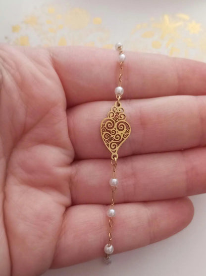 Goldplated Stainless Steel Bracelet with Filigree Style Heart of Viana and Faux White Pearls