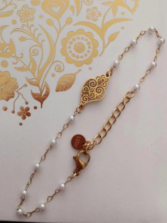 Goldplated Stainless Steel Bracelet with Filigree Style Heart of Viana and Faux White Pearls