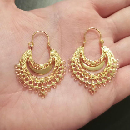 Brincos de argola em filigrana dourada, feitos à mão, estilo Arrecadas, joalharia tradicional portuguesa.