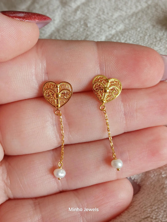 19Kt Gold Portuguese Handmade Filigree Heart Stud Earrings with Dangling Pearl