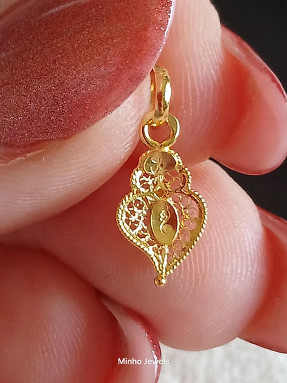 19Kt Gold Mini Heart of Viana Certified Handmade Filigree Pendant